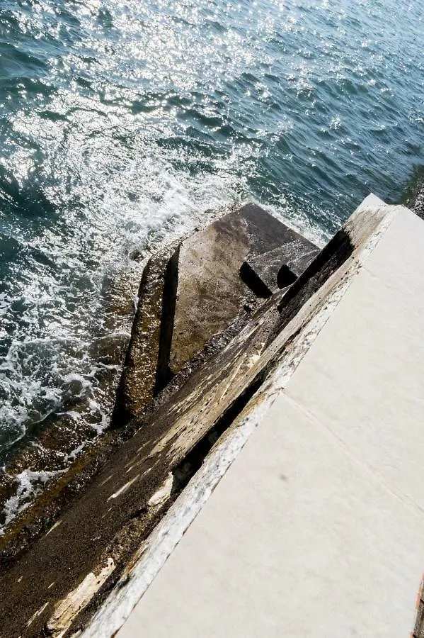 Song Of The Sea: Ocean Balcony & Stairs To The Sea Apartment Arona  0*, Arona (Tenerife)